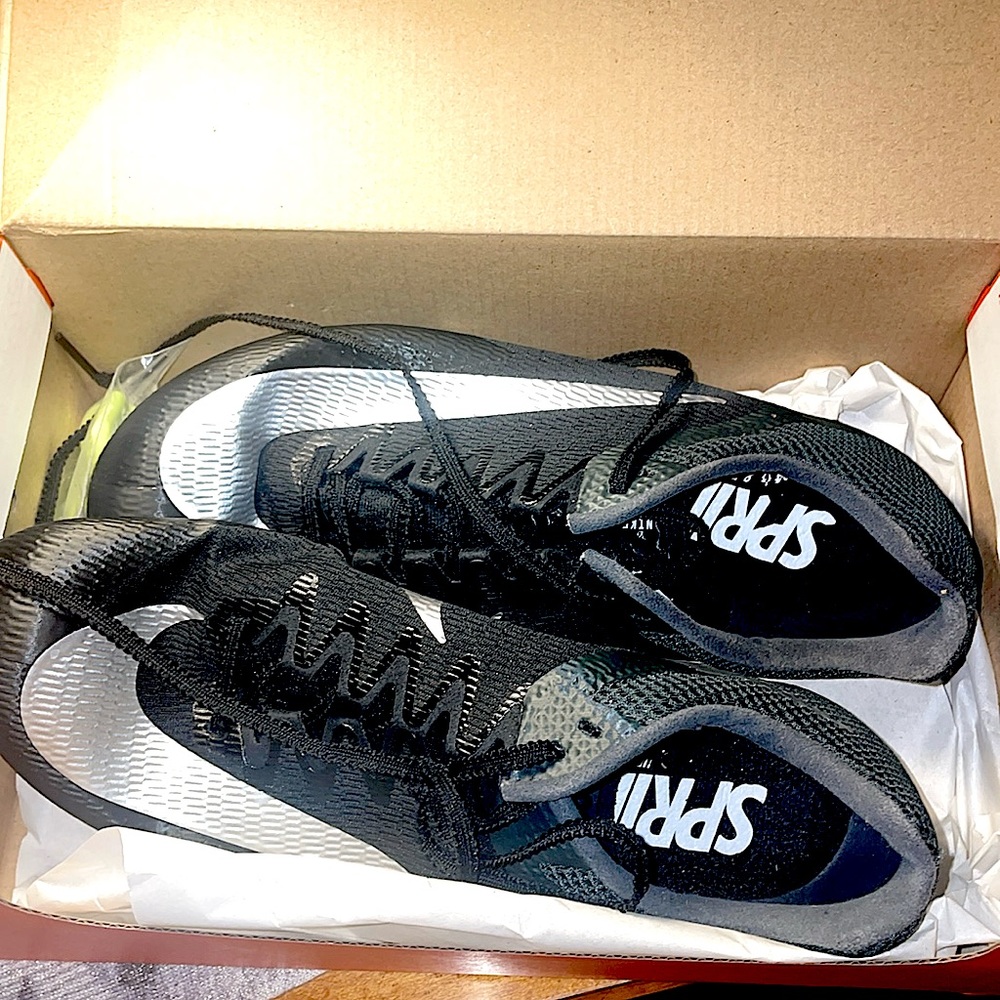 Selling black track shoes from Nike